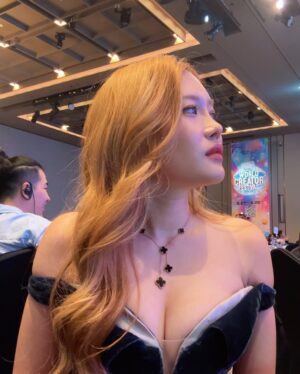 Stella Lee Instagram - I WON BEST TRAVEL ACTIVITY CONTENT AT @wcfbusan 😭😭😭 

I know there are so many great content creators out there so even being invited to this world event with 100  creators globally is already an honor, but to win in one category is something that I truly appreciate 🩷🩷🩷

Thank you for the support all this time and I will keep pushing myself to create the best content for you 🩷