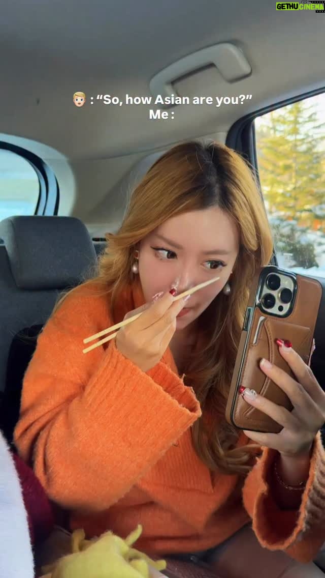 Stella Lee - 3.4K Likes - When a girl forgot her tweezer, chopstick can do 🤫

Yang mau link lashesnya, comment “eyelash” nanti aku kirim link toko orennya 😂