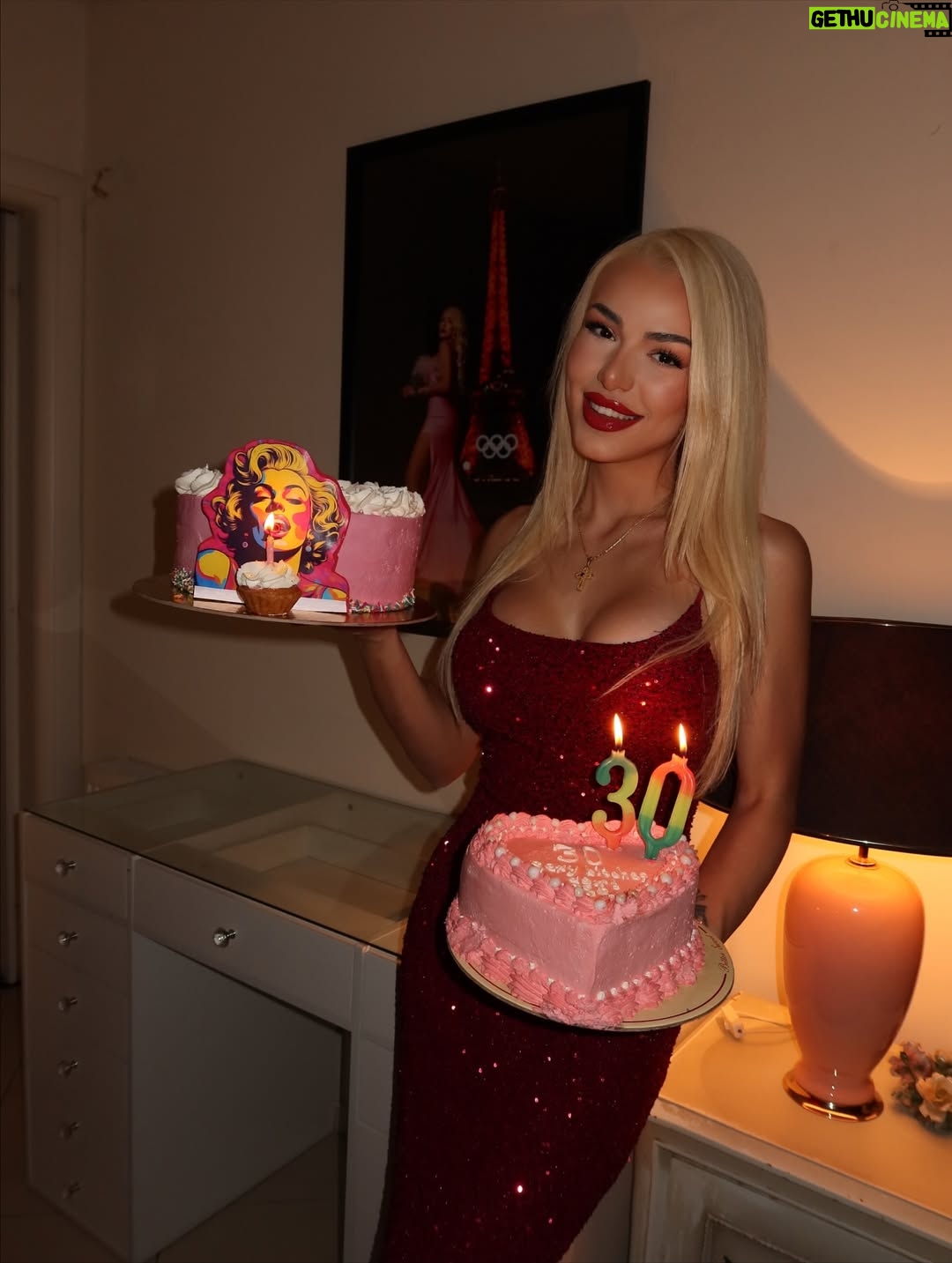 Stella Mizeraki - 7.1K Likes - Blessed and happy, birthday girl 💖