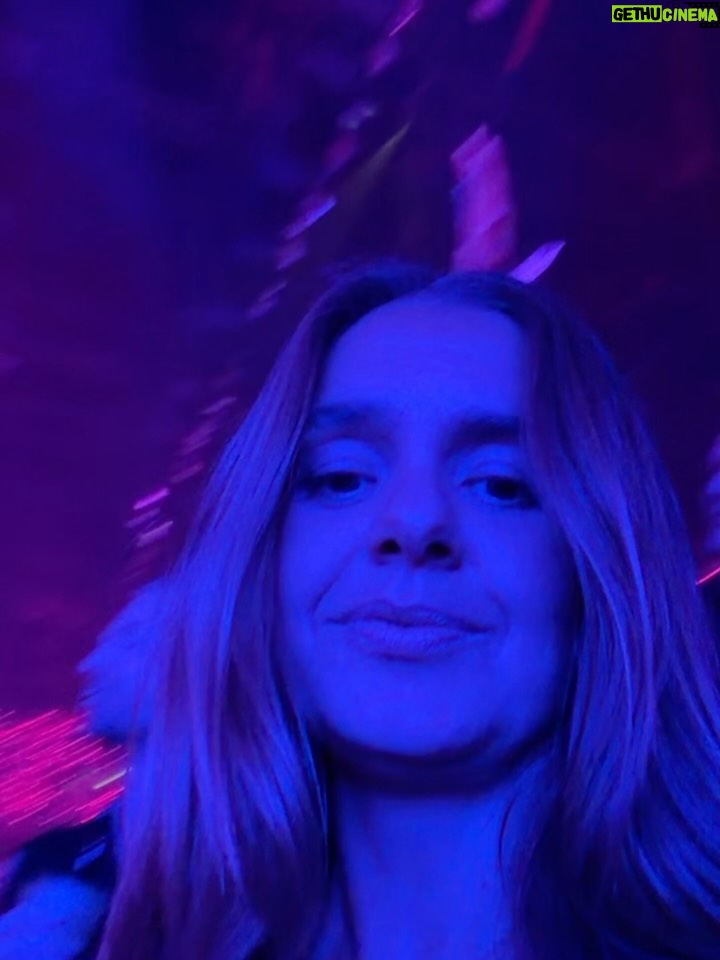 Stephania Potalivo - 20.6K Likes - Første gang ude i meget lang tid, blev tilbragt med nogle af mine bedste venner, 16.000 mennesker og verdens bedste Ralle ❤️ Det er så stort, at opleve så mange mennesker i alle generationer synge med på alle 30 sange som blev spillet 🙏🏽 Du er den bedste Ralle, tak for en fuldstændig fantastisk koncert 🙌🏽