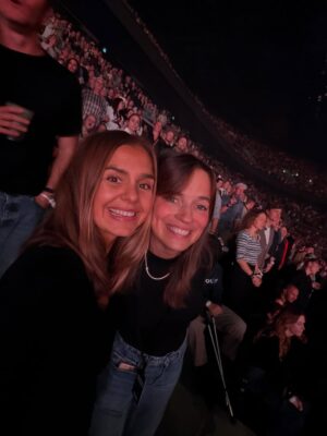 Stephania Potalivo Instagram - Første gang ude i meget lang tid, blev tilbragt med nogle af mine bedste venner, 16.000 mennesker og verdens bedste Ralle ❤️ Det er så stort, at opleve så mange mennesker i alle generationer synge med på alle 30 sange som blev spillet 🙏🏽 Du er den bedste Ralle, tak for en fuldstændig fantastisk koncert 🙌🏽