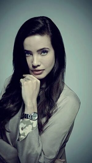 Stephanie Corneliussen Instagram - .
Join us friend 🤖
@whoismrrobot x @netflix july 2025
#mrrobot #joannawellick #netflix #fsociety