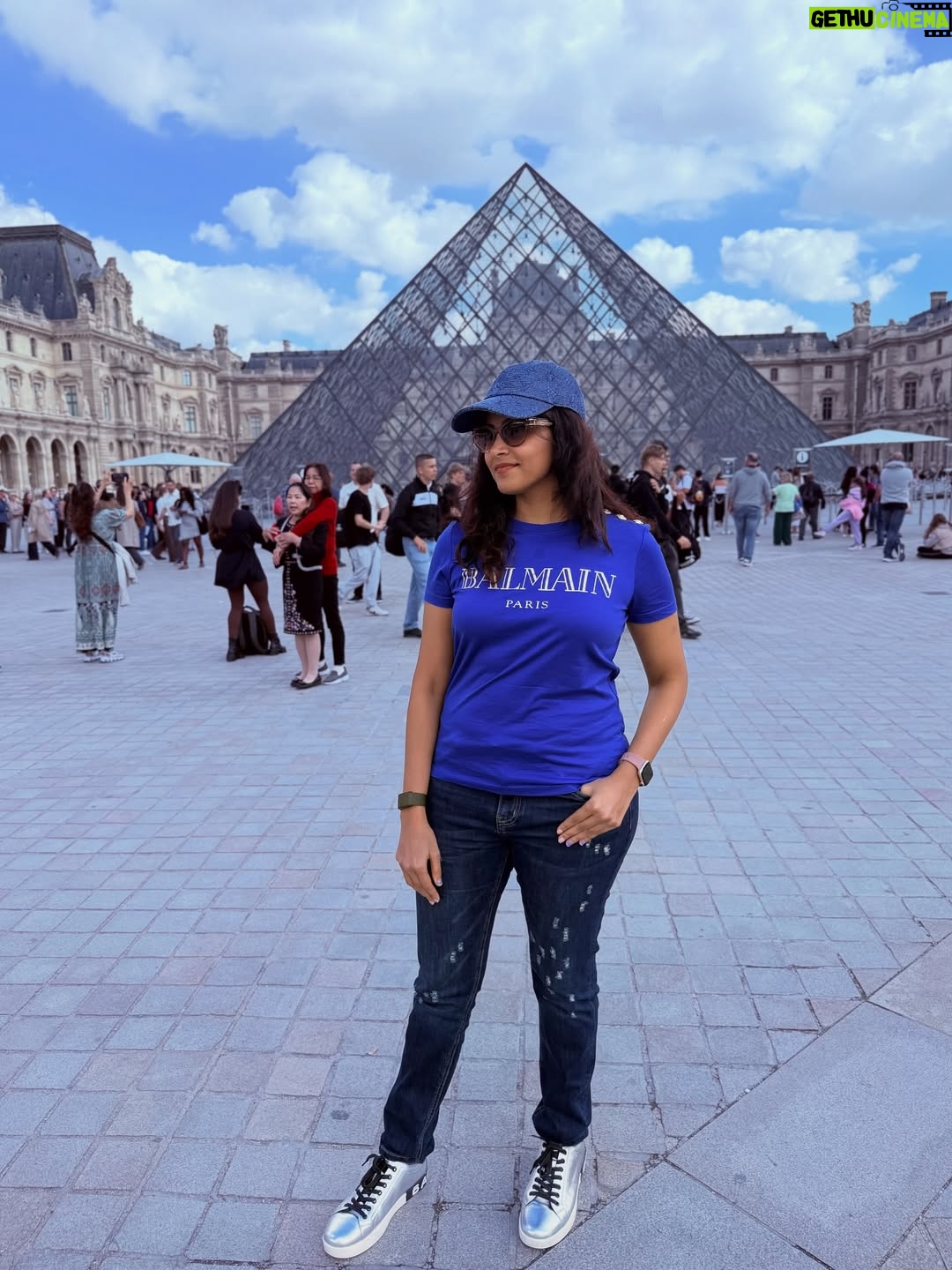 Subiksha - 1.8K Likes - A little ‘bonjour’ goes a long way 💙
#paris