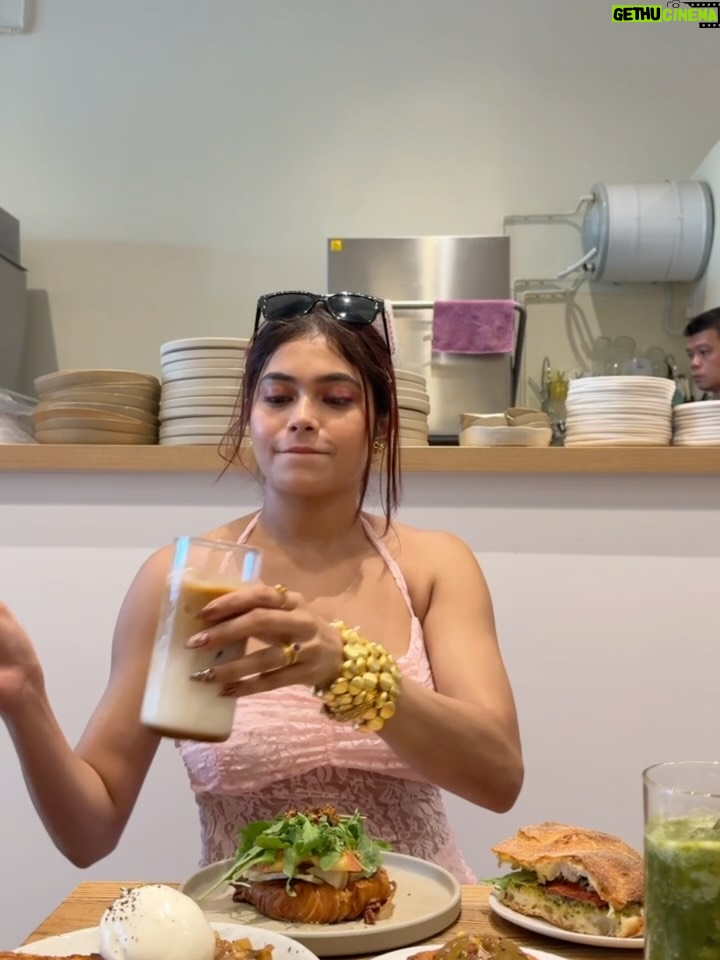 Sudeshna Biswas - 6.7K Likes - Sunday brunch at Lean & Rich Café never disappoints 🌿☕️
From the Vanilla Bean Latte and fresh apple juice to the caponata with burrata, apple & brie, focaccia italiana, and a touch of pistachio indulgence — every bite feels like a little luxury 🥖🧀✨

📍@leanrichbakery ❤️
Outfit: @savanaonyou @savana 
Sunglass: @jimmychoo 

#hosted