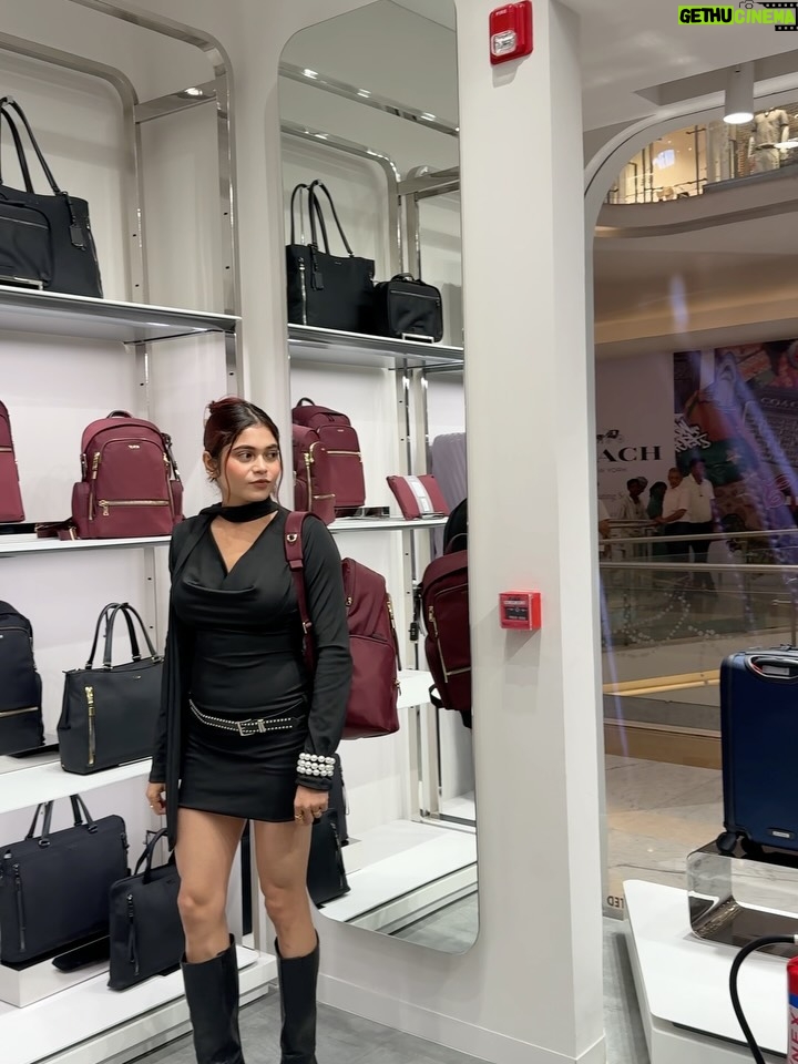 Sudeshna Biswas - 10.2K Likes - Where journeys begin with style ✨

Celebrating the grand launch of @TUMIIndia at Quest Mall, Kolkata. #StyleMeetsAdventure

@tumitravel @ajioluxe @reliancebrandsltd
#TUMI #TUMIIndia #AD