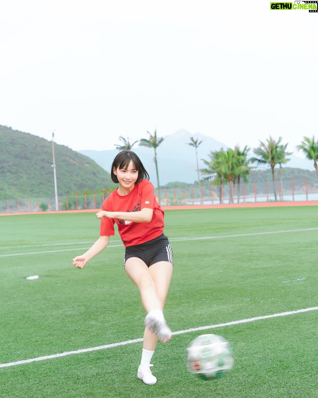 Suey Kwok - 4.9K Likes - 召集所有隊友🗣️🗣️🗣️ 
下個星期香港關鍵戰，打氣吶喊聲要充滿成個場！ 
一齊著住 @baleno.hongkong 「全功能打氣TEE」，組隊化身最強應援齊齊撐港隊！！ 
集氣、撐場、贏到底，一齊創造屬於我哋嘅主場氣勢！ 
Let’s go !!

#BalenoHK  #香港好波  #全功能打氣TEE  #3S吸濕排汗  #快乾透爽  #柔彈保型  #舒適透氣  #抗菌抑臭