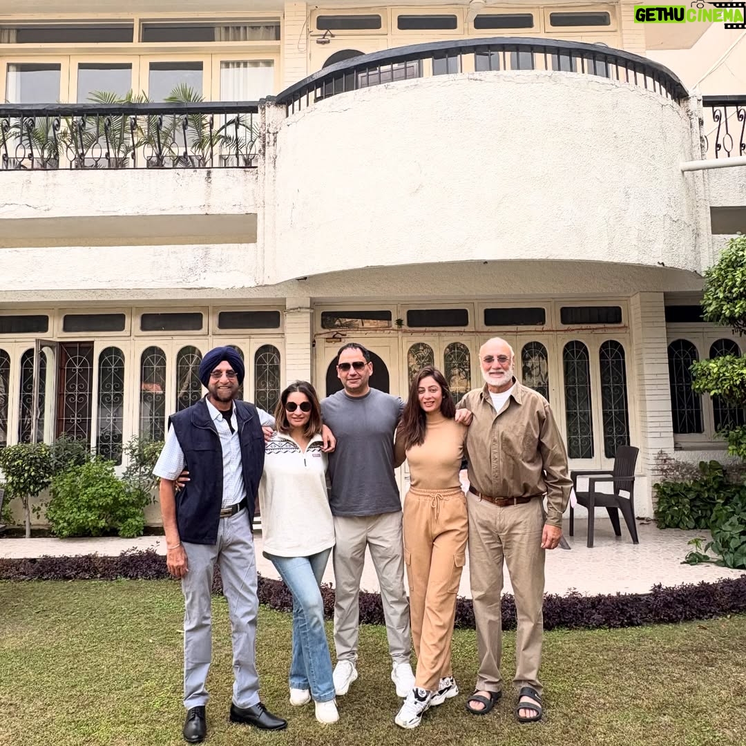 Sukhmani Sadana - 1.7K Likes - The family that loves to hug (@sadanajaspal @sukhmanisadana @punnichadha ,Taya ji, Ami & Begum) and the one member who loves to flex 😜 (@sadanasanjeet ) 

#latergram #homesweethome #latergram #sadana #amritsar #punjab #sadana