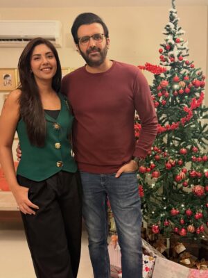 Sunita Marshall Instagram - Tis the season for cozy hearts and happy moments.

@hassan.ahmedofficial