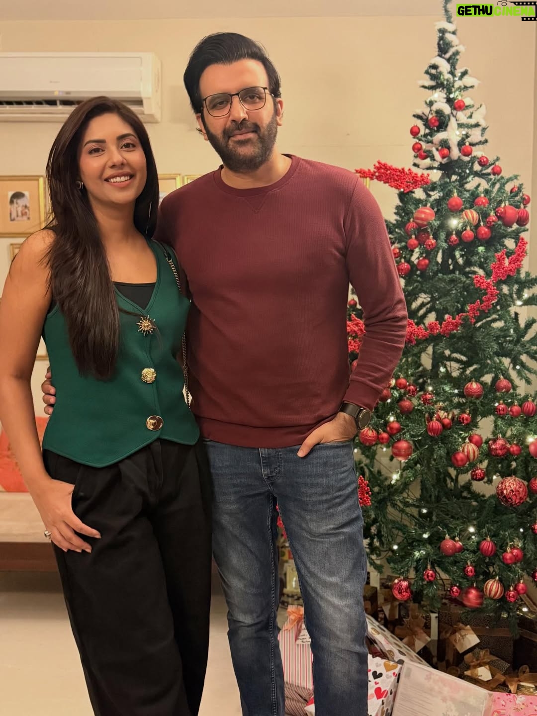 Sunita Marshall - 37.2K Likes - Tis the season for cozy hearts and happy moments.

@hassan.ahmedofficial