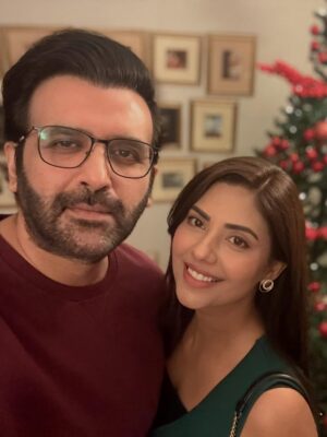 Sunita Marshall Instagram - Tis the season for cozy hearts and happy moments.

@hassan.ahmedofficial