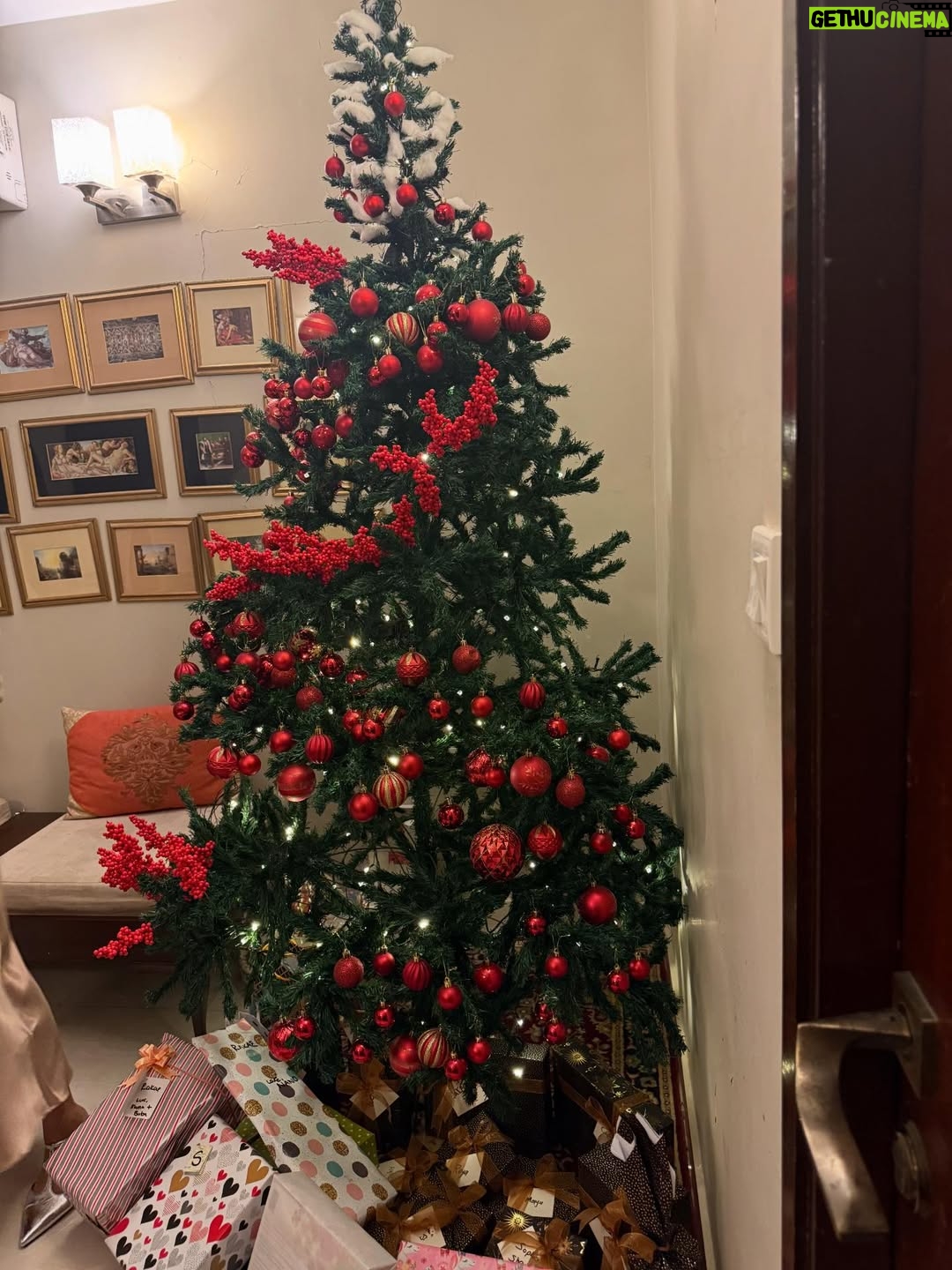 Sunita Marshall - 37.2K Likes - Tis the season for cozy hearts and happy moments.

@hassan.ahmedofficial