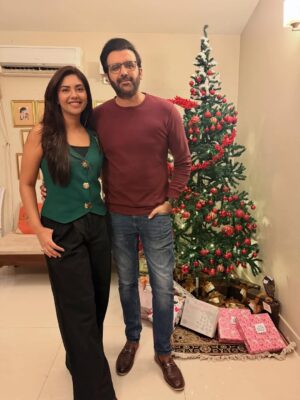 Sunita Marshall Instagram - Tis the season for cozy hearts and happy moments.

@hassan.ahmedofficial