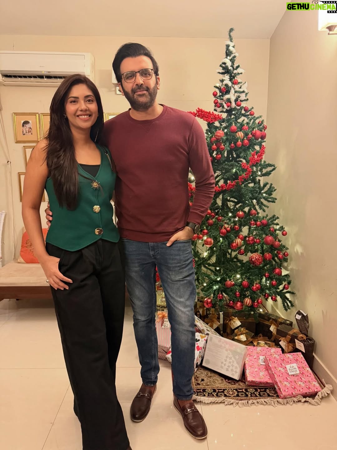 Sunita Marshall - 37.2K Likes - Tis the season for cozy hearts and happy moments.

@hassan.ahmedofficial