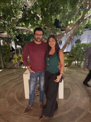 Sunita Marshall Instagram - Tis the season for cozy hearts and happy moments.

@hassan.ahmedofficial