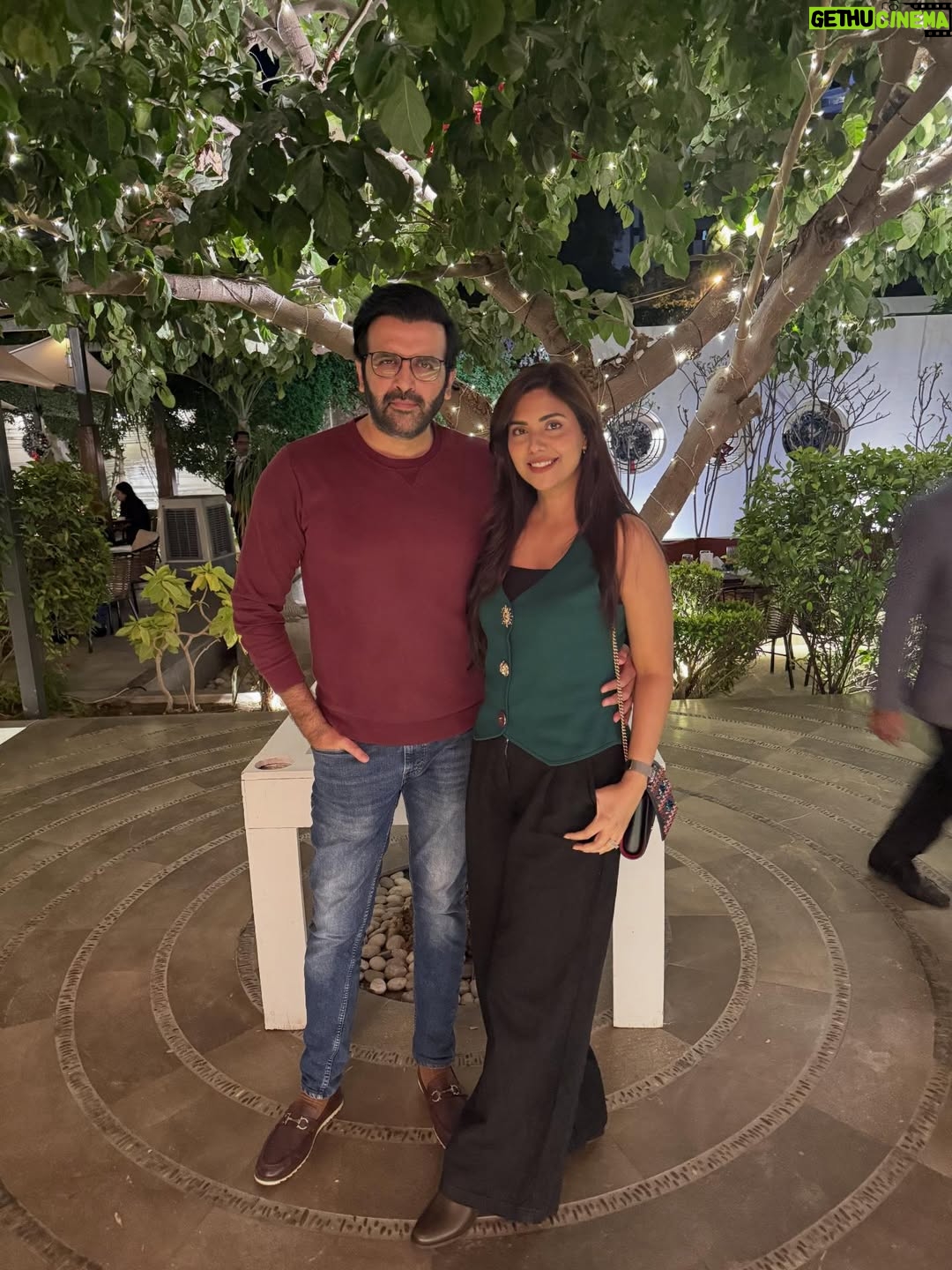 Sunita Marshall - 37.2K Likes - Tis the season for cozy hearts and happy moments.

@hassan.ahmedofficial