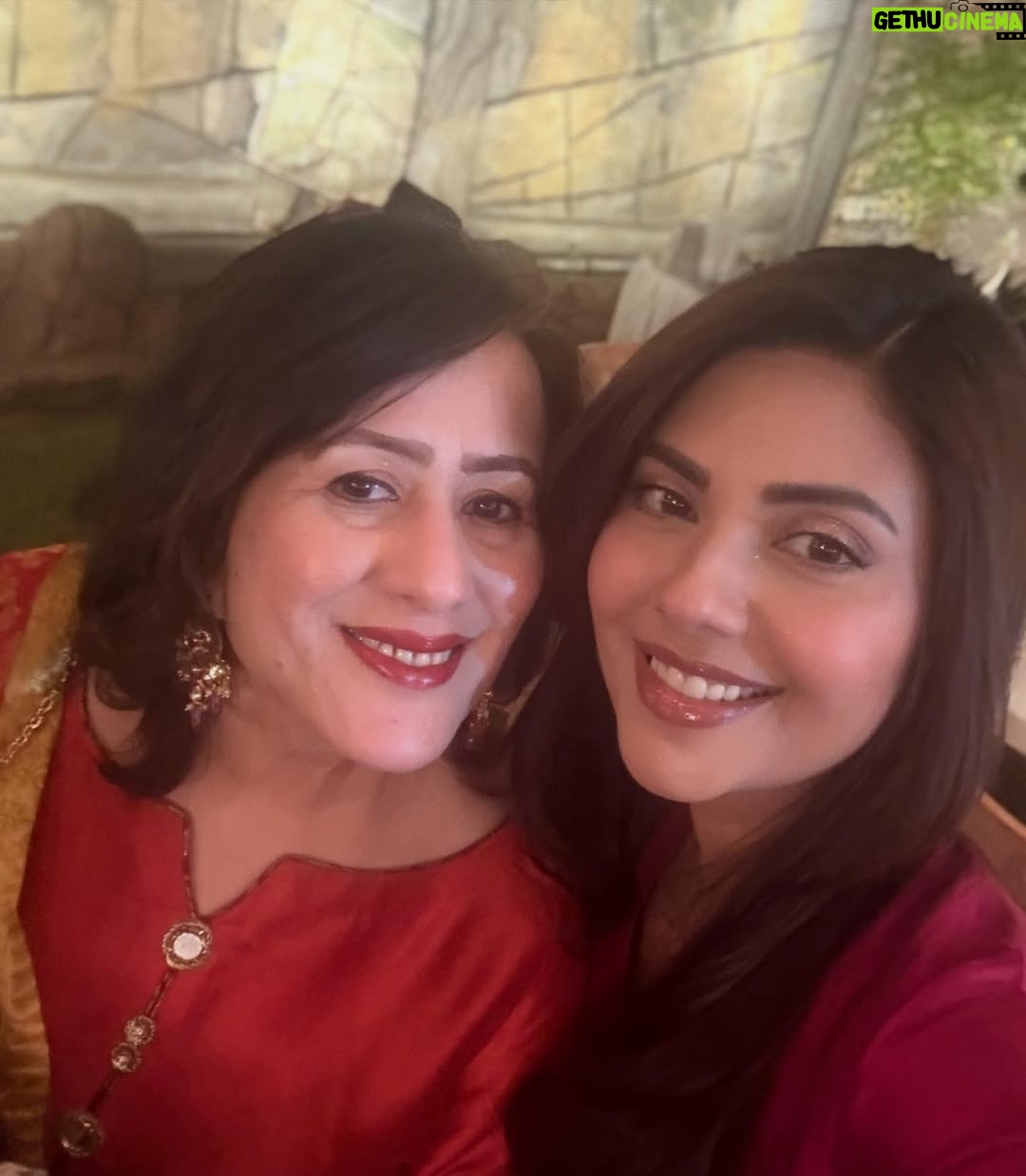 Sunita Marshall - 32.3K Likes - Shaadi season has begun #decemberistaninkarachi 

@hassan.ahmedofficial