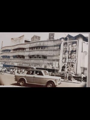 Supriya Pilgaonkar Instagram - 37 years of Ashi Hi Banwa Banwi ♥️
आशी ही बनवा बनवी’च्या इतक्या सुंदर आठवणी आहेत. 
प्रेक्षकांना खूप खूप प्रेम