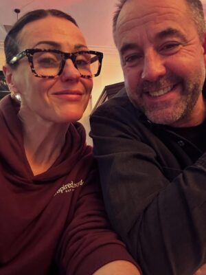 Suranne Jones Instagram - Oh my heart is full again ❤️🎄🏴󠁧󠁢󠁳󠁣󠁴󠁿
Visitors. 
@teamakersprod @jennifer_boardman

@vichalliday_consultancy_ @gridbraehead @wickedmovie 💚