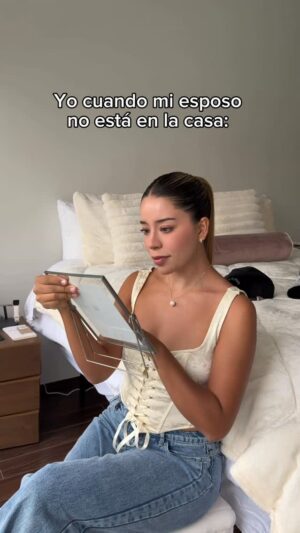 Sury Sadai Instagram - Es que si me hace enojar oiga 😂🤫😳❤️ 
@bernardofloresmx 
.
.
#comedy #esposos #love #humor #goals