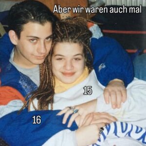 Susan Sideropoulos Instagram - Sonst verpasse ich ja alle InstaTrends, doch den mache ich mal mit 😜🤗

Wie lang war oder ist deine längste Beziehung?

Bild 1
#photocredit @liesafuchs 📸
Bild 2
Feriencamp - unser erstes Bild ❤️
#MyFirstLoveWillBeMyLast

#trend #couple #coupletrend #love #lovestory