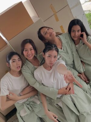 Suttatip Wutchaipradit Instagram - อะเจอรูปและคลิปอีกตั้งนึง ลงให้หมดจะได้สดชื่น
ละทำไมโทรศัพท์มีแต่คลิปเขมิ ไม่เข้าใจ @kemisarap
คิดถึงทุกคนโว้ยยย #clairebell #clairebelltheseries