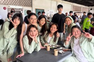 Suttatip Wutchaipradit Instagram - จะว่าไปก็คิดถึงโรงเรียนประจำหญิงล้วนหลังนี้ของเราเหมือนกันนะ 💚
ขอบคุณคุณใหม่ดาวิและคุณพี่เต๋อที่อนุญาตให้เราได้มามีชีวิตอยู่ในโรงเรียนนี้ คุณจีนผกก.ที่มีเสียงหัวเราะแบบอร่อยๆให้เราสบายใจทุกคิว แฮปปี้กับคุณเพื่อน-พี่-น้องนักแสดงทุกคนที่ตั้งใจ เต็มที่สู้ชีวิตด้วยกันมา รวมไปถึงพี่น้องทีมงานที่เป็นมดงานทำกันแบบรีดพลังงานออกมาทุกรูขุมขนตั้งแต่เช้าจนถึงค่ำ บอกเลยทีมงานคือที่สุดมาก …สุดทั้งงานและดื่มกิน5555😂
จนกว่าเราจะเจอกันใหม่นะ … พวกคุณคือรักแท้ ฟอเอเวอร์🤟🏻
#clairebell #clairebelltheseries