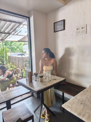 Suveta Shrimpton Instagram - Just out here being the main character 🍃
.
.
#aurovilledays #chilling #explorintheworld #suveta #suvetashrimpton