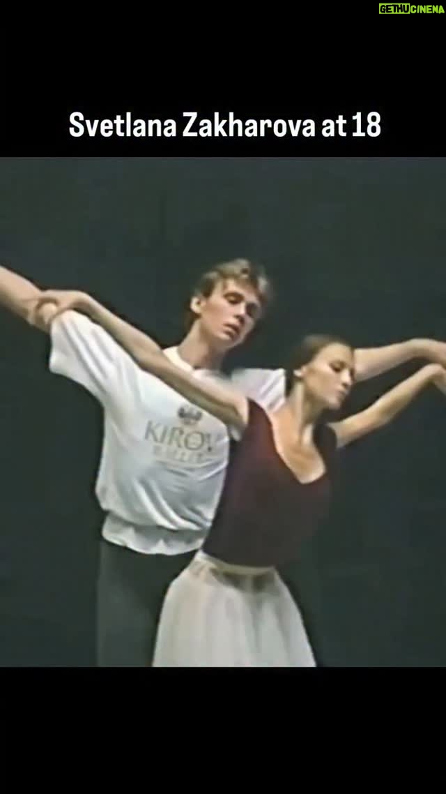 Svetlana Zakharova - 17.5K Likes - The one & only Svetlana Zakharova in "Giselle" Act 2 Adagio. In 1997, at just 18 years old, she was promoted to Principal Dancer with the Mariinsky Ballet.

#Repost @ballet.masterpieces ❤️