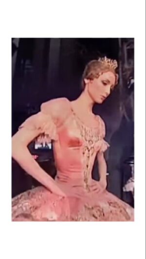 Svetlana Zakharova Instagram - @svetlana_zakharova_official 💕💓
#repost @art.of.russian.ballet
