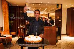 Sveva Alviti Instagram - I meravigliosi 50 anni di mio marito ♥️Grazie a tutti, grazie @bvlgarihotelroma per farci sentire sempre a casa. Amore mio ti amo 

Special cake by @romanengo1780 una delle torte più buone mai mangiate. Grazie per esserci sempre.