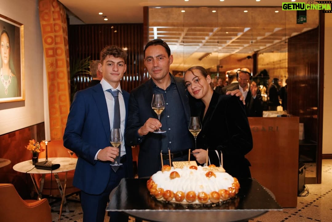 Sveva Alviti - 3K Likes - I meravigliosi 50 anni di mio marito ♥️Grazie a tutti, grazie @bvlgarihotelroma per farci sentire sempre a casa. Amore mio ti amo 

Special cake by @romanengo1780 una delle torte più buone mai mangiate. Grazie per esserci sempre.