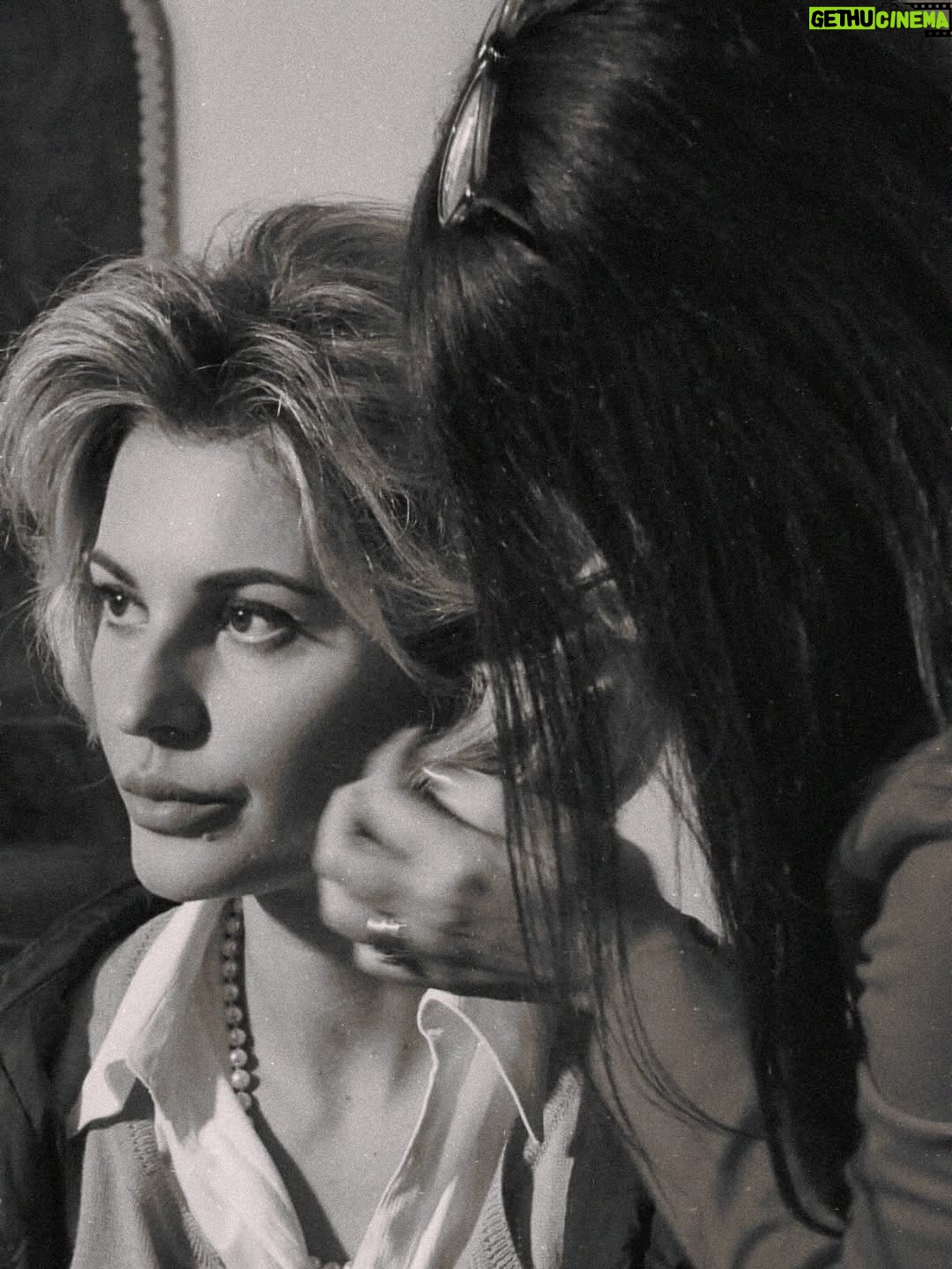Sveva Alviti - 2.7K Likes - Amo essere tante donne diverse, interpretarle, dargli voce, sentire il loro cuore,dimenticarmi di me per dare tutta me stessa a loro. Questo il cinema, questa la sua magica vita.

Coming soon on @instarai3 🎬