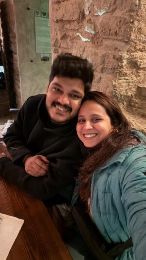 Swanandi Tikekar Instagram - Helsinki main bhi yeh gaana peechha nahi chhod raha!!! ❤️
Its 6 am and we are Killing time in 2 degrees celsius!!! 

#finland 🇫🇮