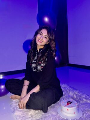 Syeda Tuba Anwar Instagram - WHO did this?? 😂♥️🤭 #prebirthday