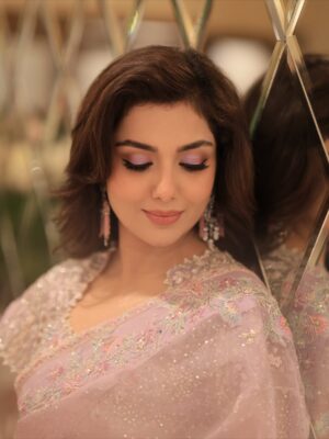 Syeda Tuba Anwar Instagram - Saree girl era activated ✨🪷

Wearing @farahtalibaziz
Makeup @ss_zubair 
Hair @anasahmed.ss 
Jewel @kohar_jewel
Photography @saifsheikh_photography_films