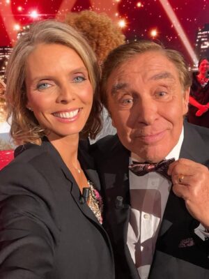 Sylvie Tellier Instagram - ✨ 8 décembre, Fête des Lumières… et mon “misversaire” ✨
Il y a 24 ans jour pour jour, ma vie basculait. Une aventure incroyable commençait.
Rien n’aurait été possible sans vous. Vos messages, votre fidélité, votre bienveillance, votre confiance… vous avez littéralement changé ma vie. Alors aujourd’hui, je dis simplement : merci 🤍

Et ce week-end, l’émotion était encore au rendez-vous avec l’élection de Miss France… Le temps passe, mais la magie reste ✨
Vous avez regardé l’élection ?
📷 @bendecoin