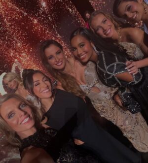 Sylvie Tellier Instagram - ✨Jolie marraine @camillecerf 
belle famille @missfranceoff 
Māuruuru Tahiti !
Heureuse de voir Camille accompagner Hinaupoko avec toute sa bienveillance et sa lumière. Une très belle transmission✨