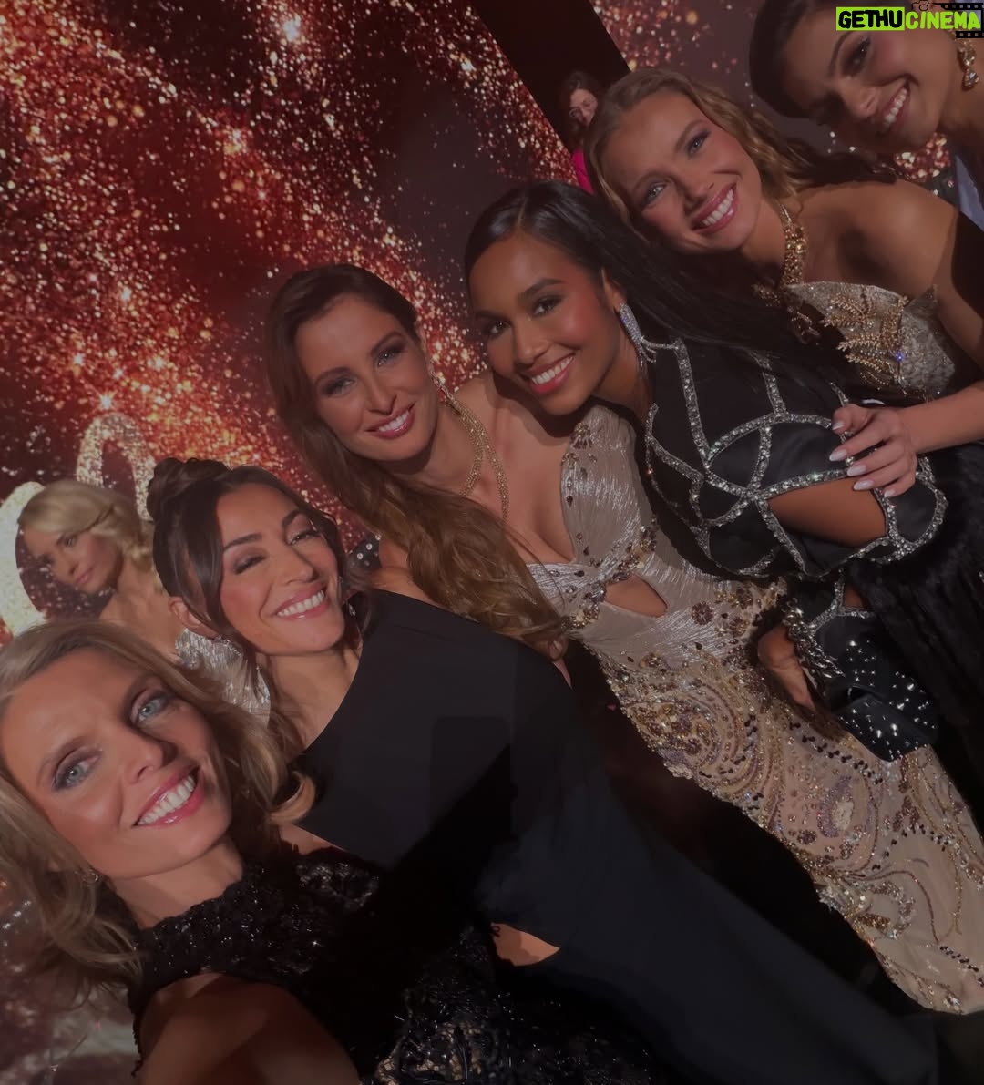 Sylvie Tellier - 16K Likes - ✨Jolie marraine @camillecerf 
belle famille @missfranceoff 
Māuruuru Tahiti !
Heureuse de voir Camille accompagner Hinaupoko avec toute sa bienveillance et sa lumière. Une très belle transmission✨