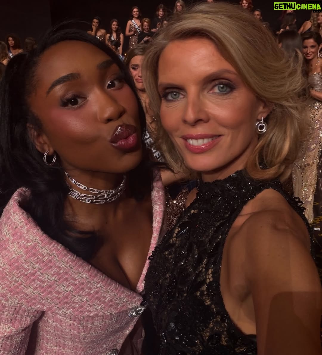 Sylvie Tellier - 16K Likes - ✨Jolie marraine @camillecerf 
belle famille @missfranceoff 
Māuruuru Tahiti !
Heureuse de voir Camille accompagner Hinaupoko avec toute sa bienveillance et sa lumière. Une très belle transmission✨