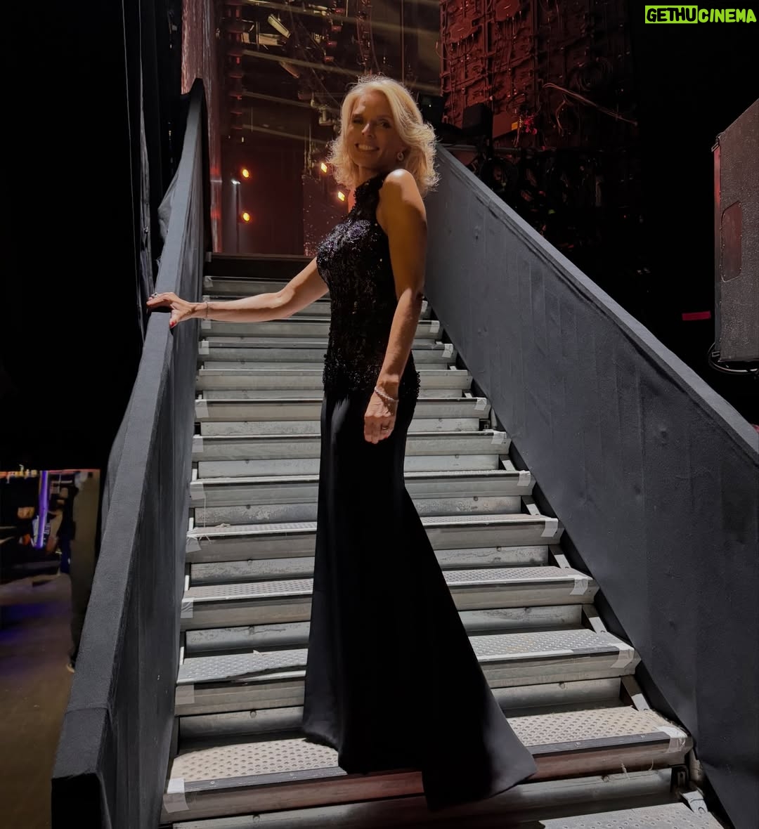 Sylvie Tellier - 16.7K Likes - Miss France 2026 ✨
Robe @nicolasfafiotte 
Mise en beauté @arnaudsoldourdin