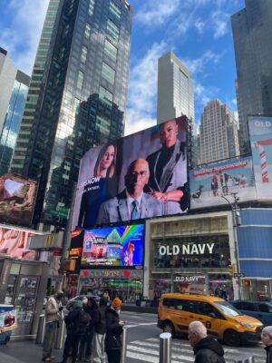Symone Sanders Instagram - This weekend @msnownews officially launched and today this lit up Times Square. 🙏🏾❤️

Doing the news every night with people who care deeply about the work is a privilege I don’t take for granted. Come hang with us. We’re just getting started.