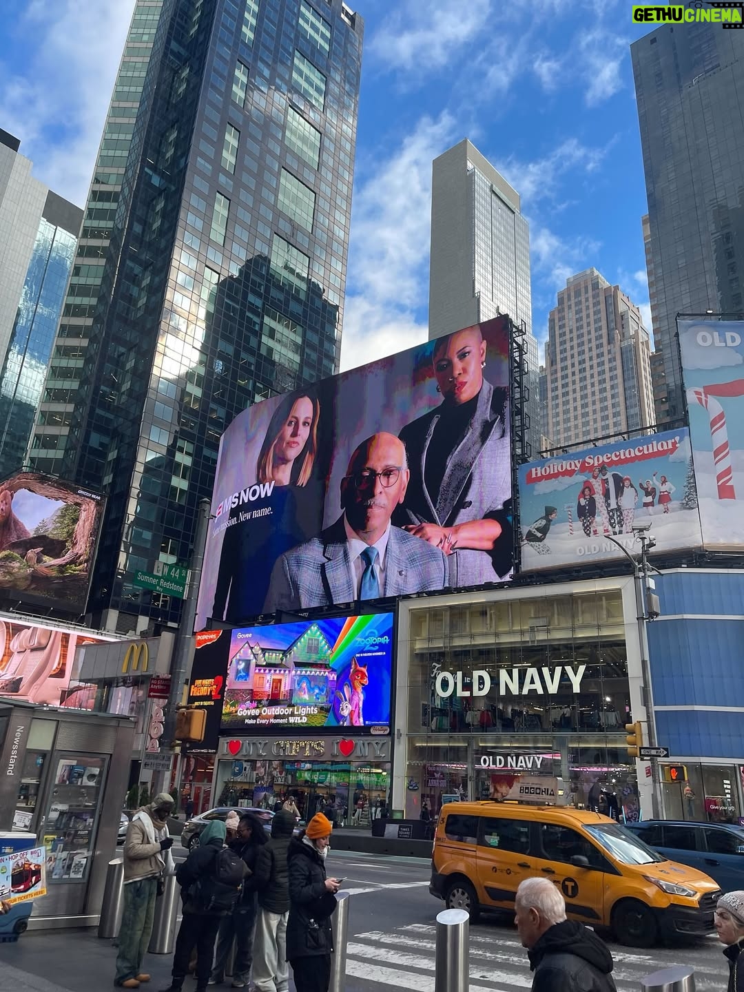 Symone Sanders - 1.8K Likes - This weekend @msnownews officially launched and today this lit up Times Square. 🙏🏾❤️

Doing the news every night with people who care deeply about the work is a privilege I don’t take for granted. Come hang with us. We’re just getting started.