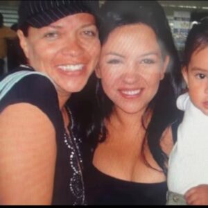 Tábata Gálvez Instagram - Te vi crecer en el vientre de tu madre, pude cantar tus cumpleaños feliz, (siempre terminabas gritando desde tu cuna porq no te gustaba), buscamos con tu madre la mejor escuela, nadie entendía tu inteligencia porq desde q naciste demostraste ser una niña fuera de serie, el tiempo nos jugó una mala pasada y nos separamos PERO TU SEGUISTE SIENDO MI SOBRINA AMADA, ASI TENGA Q DESPEDIRME DE TI ANTES DE LLEGAR AL AEROPUERTO, MI AMOR PARA TI ES INMENSO, soy y seré siempre la TIA TABATA esa misma q desde pequeña te hacia reir, y hasta pasar vergüenza con tus compañeras jajajajajja, son tantas tantas historias q me llevaría 19 años mas contandolas..
Hoy te puedo decir a gritos Q TE AMO MI PATUCHA QUERIDA, Q TE EXTRAÑAMOS, Q ME PONE FELIZ CADA VEZ Q LLAMAS A TU MADRE (cada 5 minutos) y puedo estar ahi para seguir haciendote reir.
Q Dios te siga bendiciendo mi patucha bella te amo @patriciabedoyaa_.
Ojalá estes en cada viaje q hacemos con tu mamá tu siempre serás nuestro mejor GPS 😅😅😅