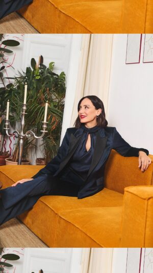 Tamara Falcó Instagram - En estas fechas, los detalles lo son todo. Preparar recetas navideñas, elegir los regalos, la decoración de la casa… y, por supuesto, la elección de un buen look by @tfpbytamarafalco ✨🎄

Porque crear momentos especiales depende de cómo los vivimos.
 
At this time of year, the details are everything. Preparing Christmas recipes, choosing gifts, decorating the house... and, of course, choosing the perfect outfit by @tfpbytamarafalco ✨🎄
 
Because creating special moments depends on how we experience them.

#TFPByTamaraFalco #PedroDelHierro #ChristmasCollection