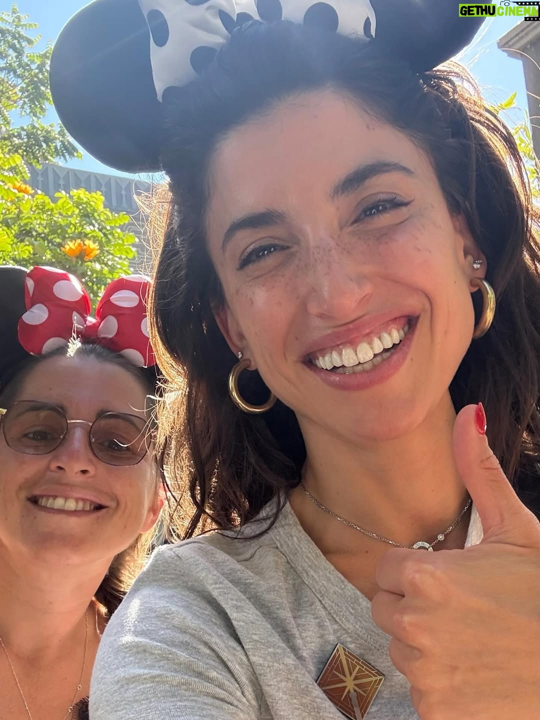 Tania Raymonde - 17.4K Likes - Disney avec la cousine ✨