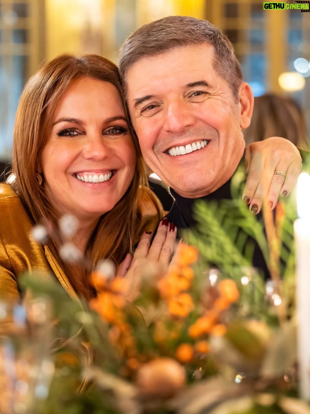 Tânia Ribas de Oliveira - 14.9K Likes - Ontem, no jantar de Natal do @elcorteinglespt , com o meu João. Aqui, bem compostos…. Porque a nossa noite foi a rir de felicidade, como duas crianças, só por estarmos juntos outra vez. João, já te disse hoje que te adoro? ❤️