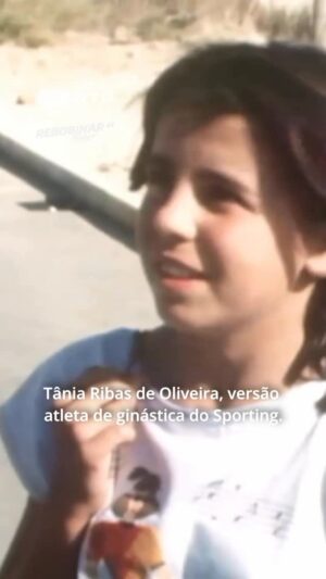 Tânia Ribas de Oliveira Instagram - Esta miúda despachada é fácil de reconhecer, não é? 
#rebobinarportugal 
@rtppt @rtpplay 
@vanessaoliveiraofficial 
@josecarlosmalato 
@taniaribas