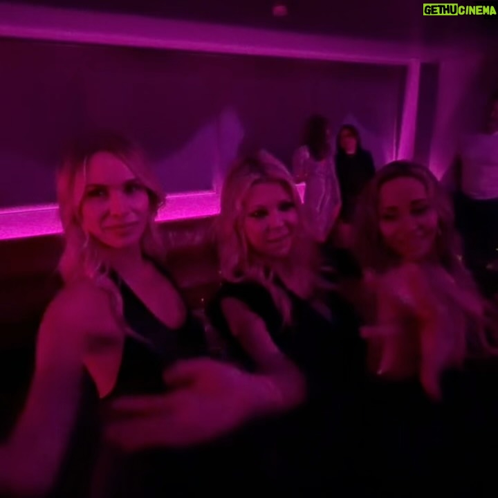 Tara Reid - 6.9K Likes - Please join me in wishing my beautiful soul sister @tarareid a very happy birthday & love to @drbentalei for throwing a fabulous event raising funds for the incredible charity, where he performs miracles @hugsfoundationinc & also enjoy #tarareid choreography on the end slide 🩷💜 photo cred @ella_hovsepian