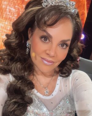Tatiana Instagram - Hoy llega a su fin esta gran temporada de la que fui invitada como juez , la primera temporada de niños "Tengo talento mucho talento KIDS" @tengotalentomuchotalento y fue una hermosa experiencia ya que conocí a personas increíbles, gente con mucho talento... y me quedo con grandes amistades, espero se repita este concepto para niños talentosos y que puedan hacer sus sueños realidad, gracias mil!!! 
P.D: Pueden ver toda la temporada en el canal de #youtube “Tengotalentomuchotalento2025”