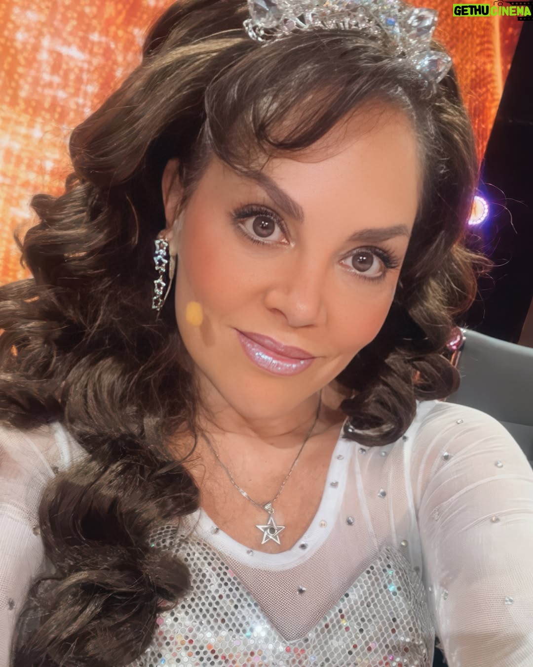 Tatiana - 4.2K Likes - Hoy llega a su fin esta gran temporada de la que fui invitada como juez , la primera temporada de niños "Tengo talento mucho talento KIDS" @tengotalentomuchotalento y fue una hermosa experiencia ya que conocí a personas increíbles, gente con mucho talento... y me quedo con grandes amistades, espero se repita este concepto para niños talentosos y que puedan hacer sus sueños realidad, gracias mil!!! 
P.D: Pueden ver toda la temporada en el canal de #youtube “Tengotalentomuchotalento2025”